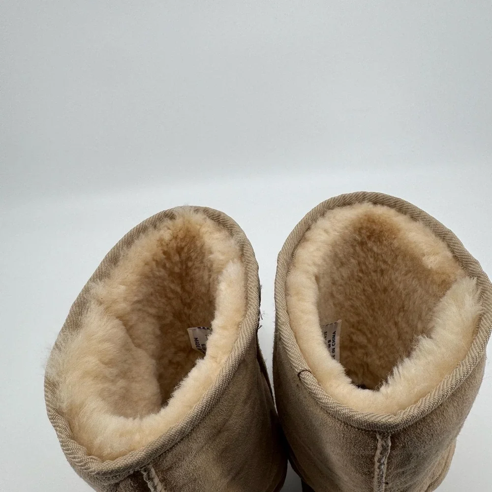 UGG item classic